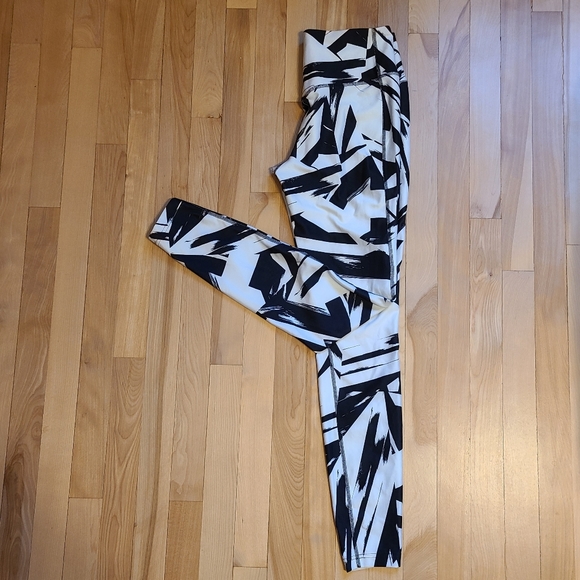 Nike Pants - Nike Leggings - One Legend Pant